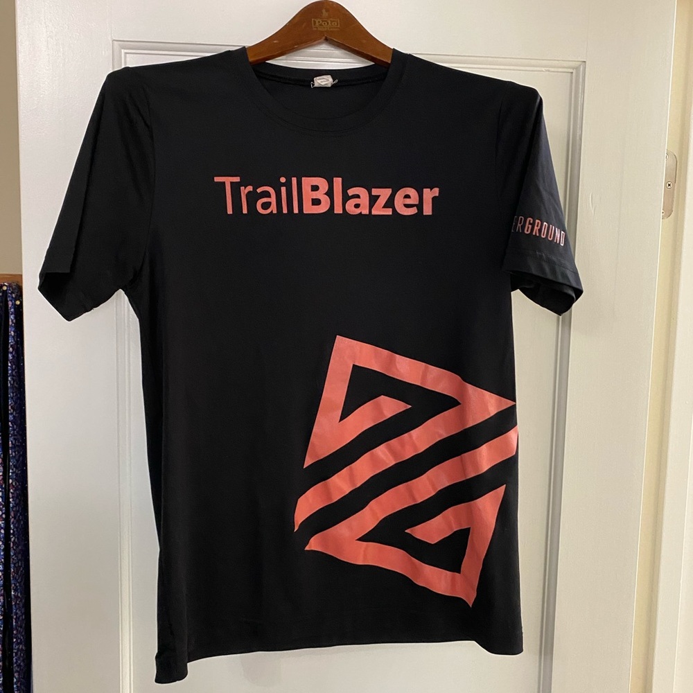 Black and orange work out t shirt